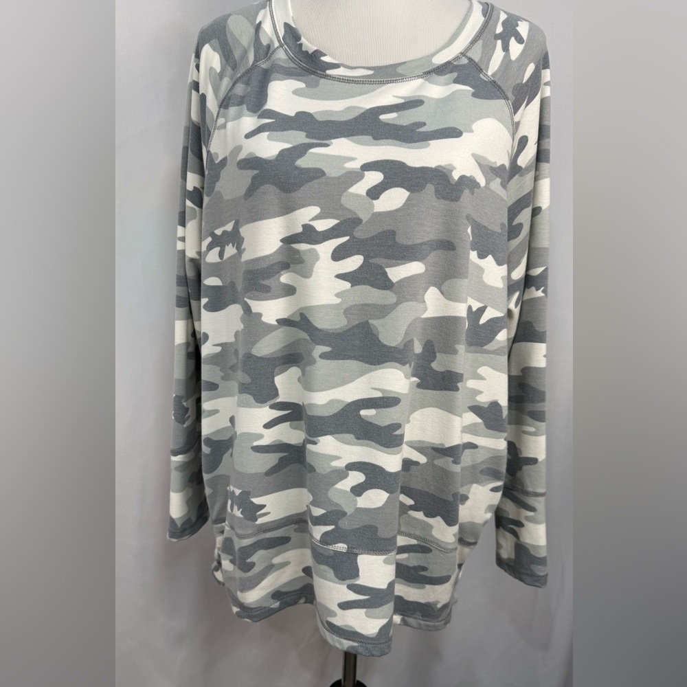 The Sweatshirt Project Camo Sweatshirt Size 1X